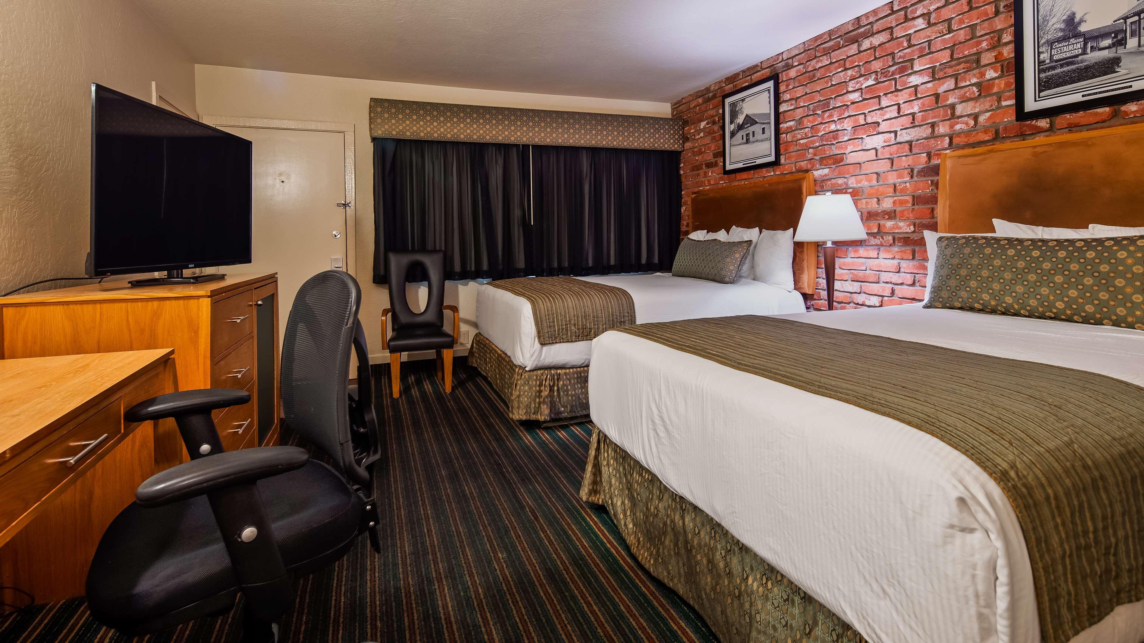Best Western Pine Tree Motel Chino Exterior photo