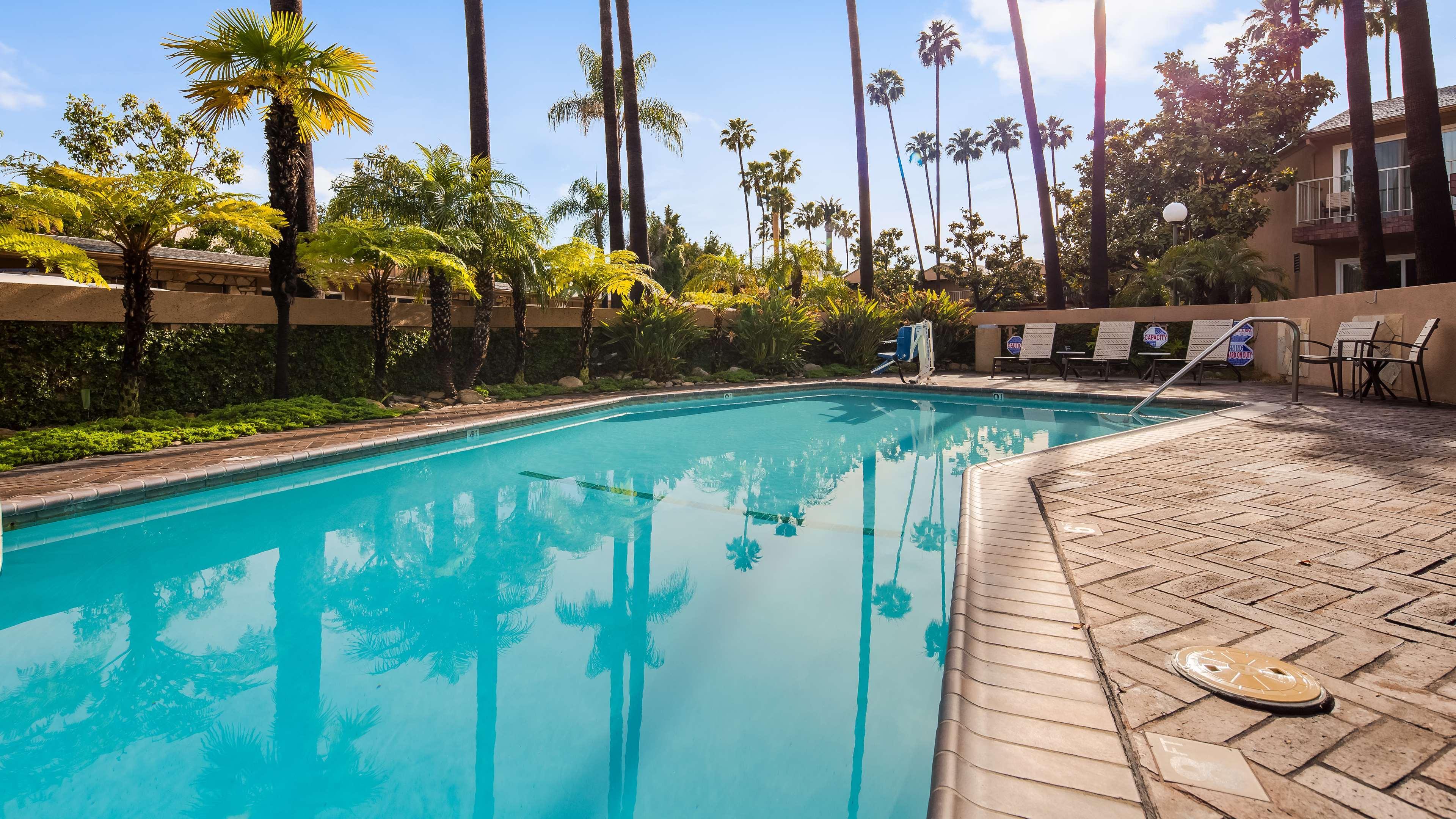 Best Western Pine Tree Motel Chino Exterior photo