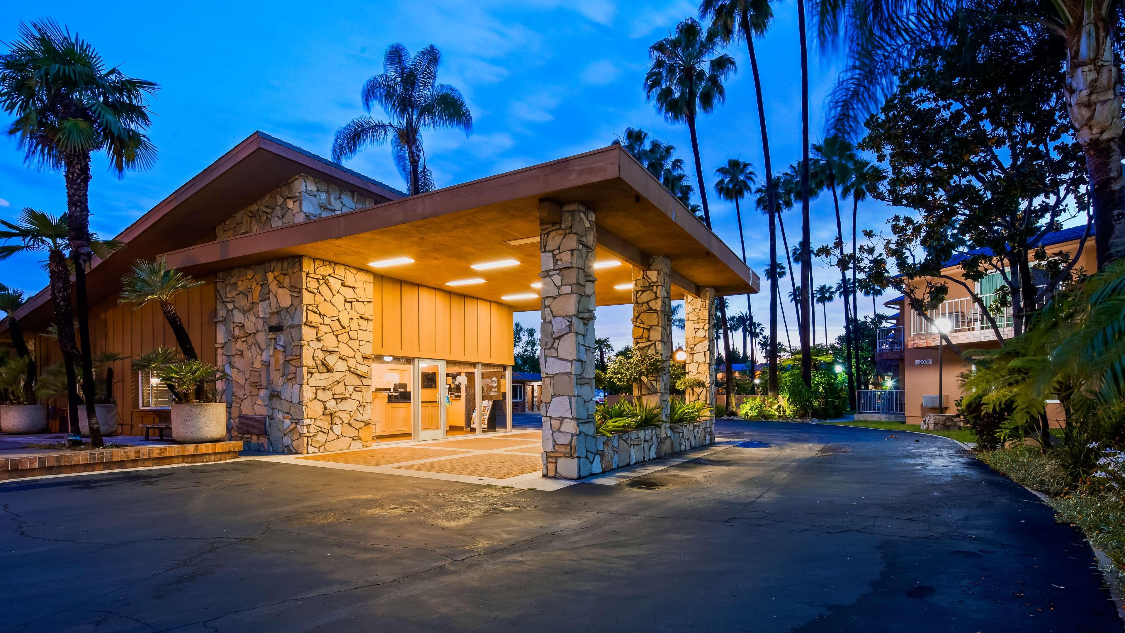 Best Western Pine Tree Motel Chino Exterior photo