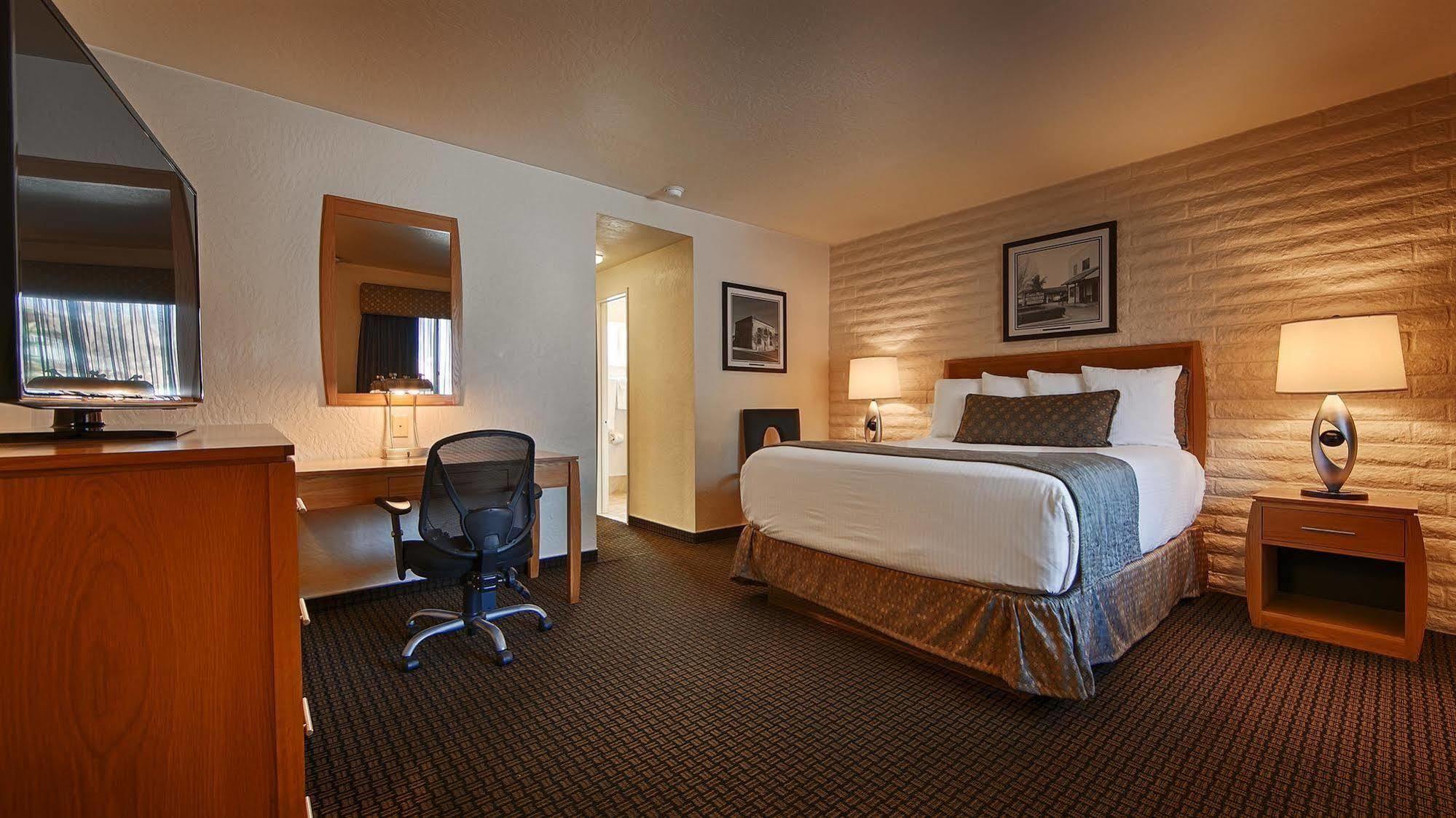 Best Western Pine Tree Motel Chino Exterior photo
